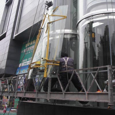 展望数码广场观光电梯玻璃安装
